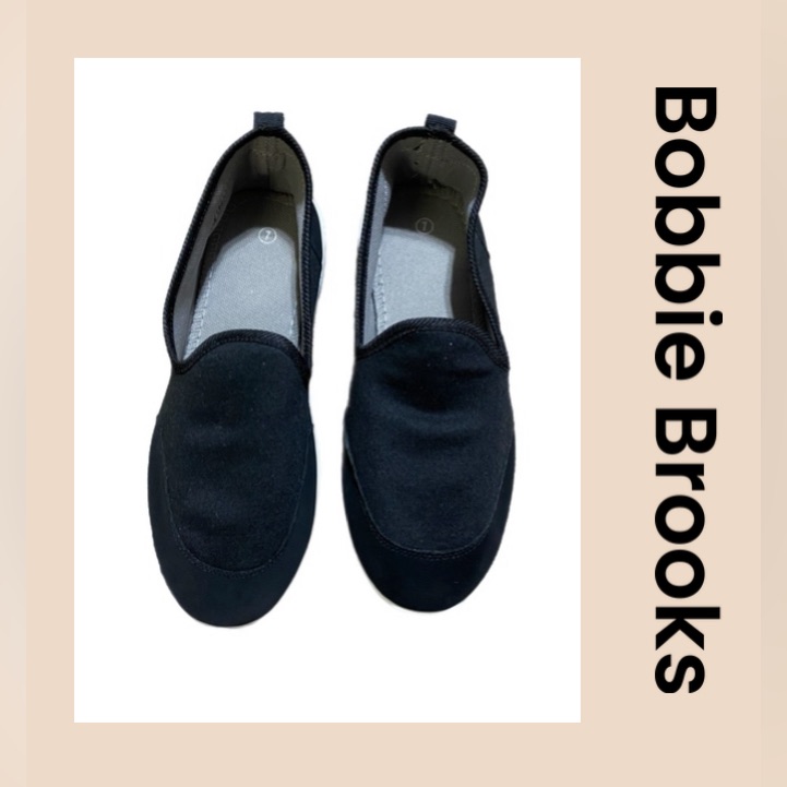 Women’s Stretch Slip On Casual Shoes Size 7 Nwot